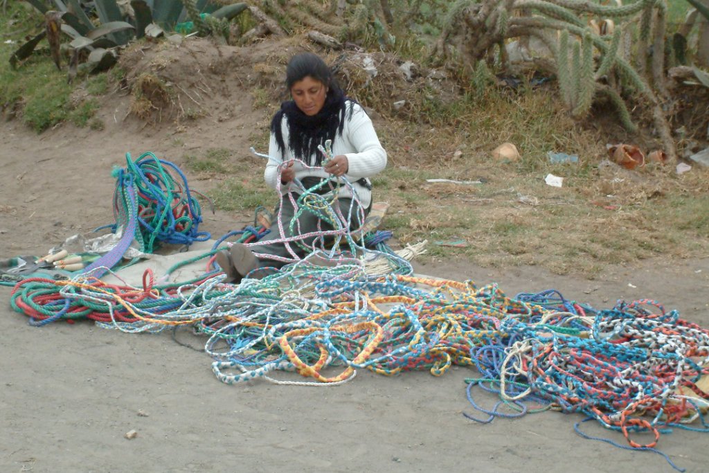 10-All kinds of rope remains are sold here.jpg - All kinds of rope remains are sold here